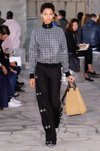 Look 18